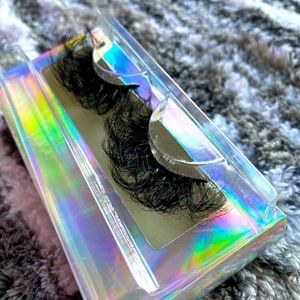 Mink lash extensions ( light and fluffy )